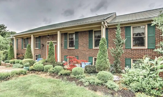 Danville House | Large & Private Guest House Apt w/Patio + Views!nn