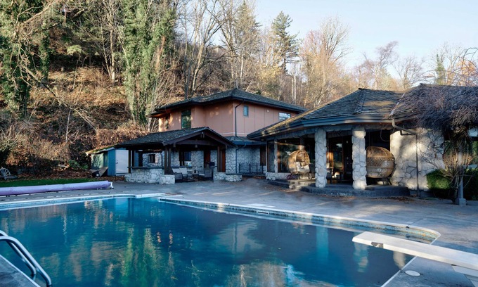 Lower Sumas Mountain House | Large private home w/Pool, Hot Tub, Poker table, Pool Table, Karaoke Sleeps 19