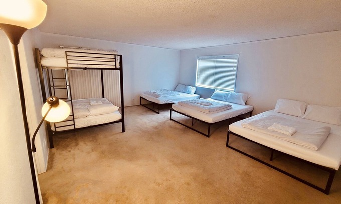 Ridgecrest House | Large Private Room [#3] - 7 Beds - Private Bathroom