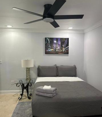 South Miami House | Large Private Room, Free Car Service, Walk to UM!