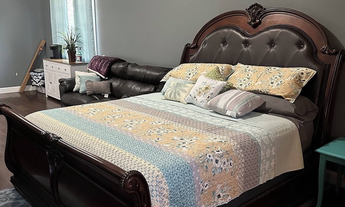 East Point Bed & Breakfast | Large private room in a large home nestled in the mountain of Johnson county Ky.