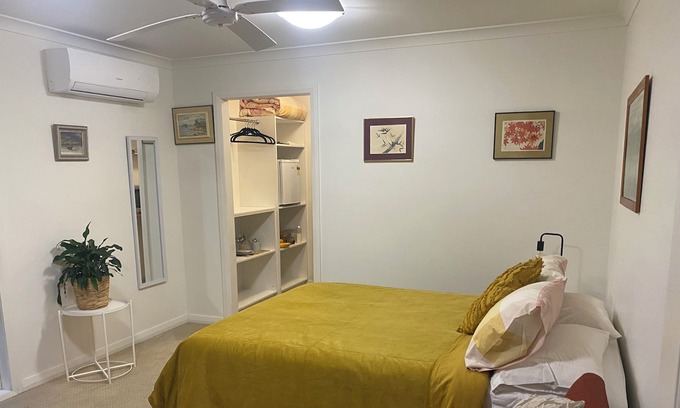 Yass Bed & Breakfast | Large Private Room with Ensuite includes Continental Breakfast
