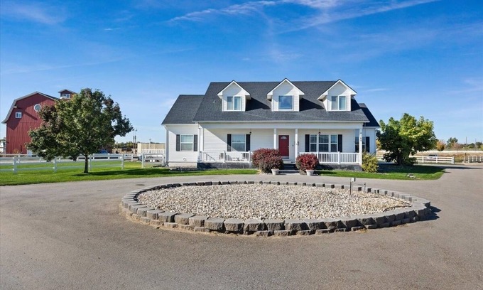 Meridian House | Large Property with Hot Tubs and Swimming Pool