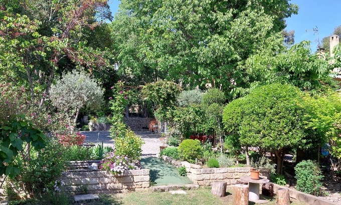 Hopitaux-Facultes House | Large, quiet house with wooded garden and swimming pool, near town center (12')