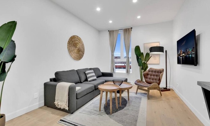 Southwest Condo | Large renovated 1 bedroom, king bed, sleep 4