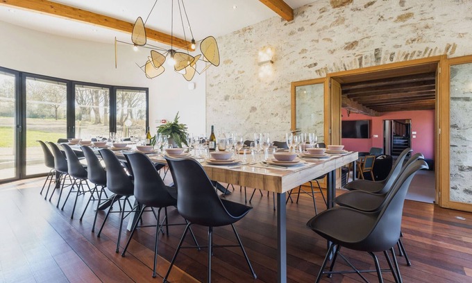Malville Cottage | Large renovated countryside house with parking and relaxation area