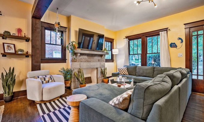 Greenwood House | Large, Renovated Hip & Historic Craftsman in 5 Points - 2 Miles from Downtown