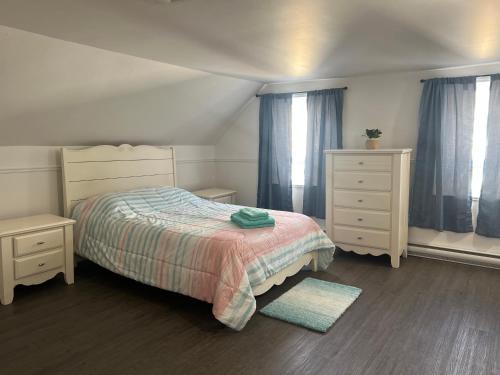 Rimouski-Neigette House | Large room in private home