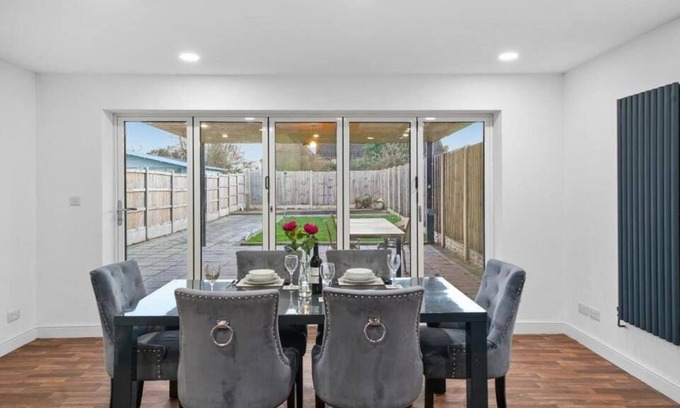 Leamington Spa House | - Large Royal Leamington House Garden - Sleeps 10