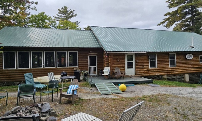 Monson Cabin | Large Rustic Cabin * Waterfront *Lake Access