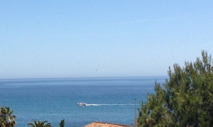 Buenas Noches Apartment | Large Sea View 3 Bed Apt, Shared Pool, Beach Opposite, Aircon, WiFi