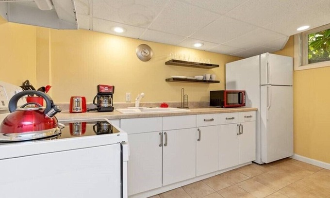 Bryn Mawr-Skyway House | Large Seattle Abode with Unique Space