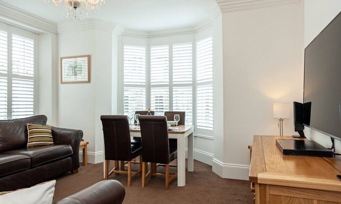 Keswick Apartment | Large self contained Keswick town centre apartment, free parking for 1 car.