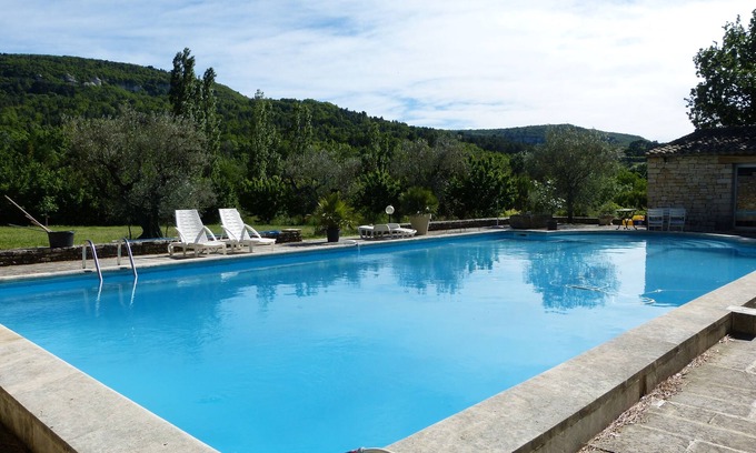 Saignon House | Large self-contained studio with swimming pool in a nest of greenery in the heart of the Luberon