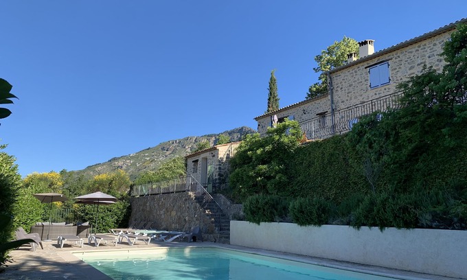 Toudon House | Large Sheepfold in the back country of Nice, heated swimming pool, wifi.