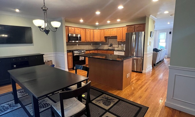 D Street - West Broadway House | Large Single Family Executive Retreat for Work & Vacation-Near Convention Center