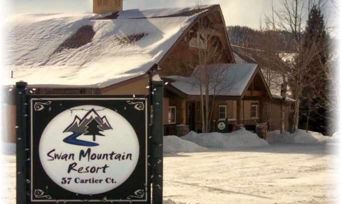 Summit Cove Condo | Large Ski Condo Sleeps 8. Free WiFi. Fireplace. Hot Tub. Pool. Minutes to Slopes