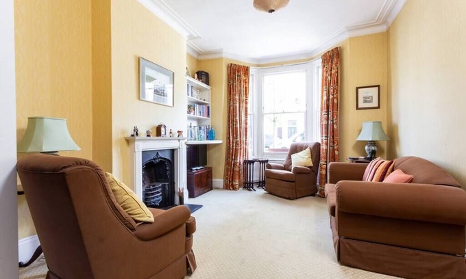 Town House | Large Spacious Family Home (sleeps 5), Parsons Green, LONDON