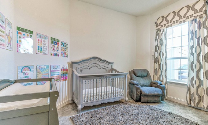 St. Augustine House | LARGE Spacious home, Outdoor Kitchen, Pool table, Sports bar, Golfcart, Dog park