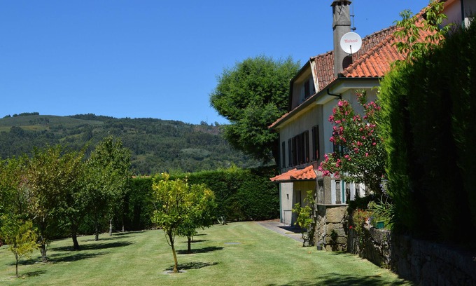 Vila Verde House | Large stone house in a wooded property with swimming pool