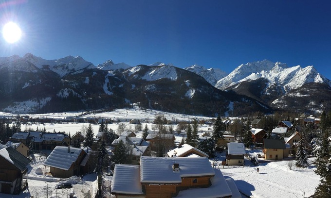 Monetier-les-Bains Apartment | Large Studio 35m2 South facing SerreChevalier Le Monêtier les Bains