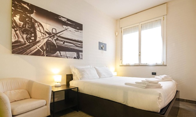Cirenaica Apartment | Large studio flat with private car park