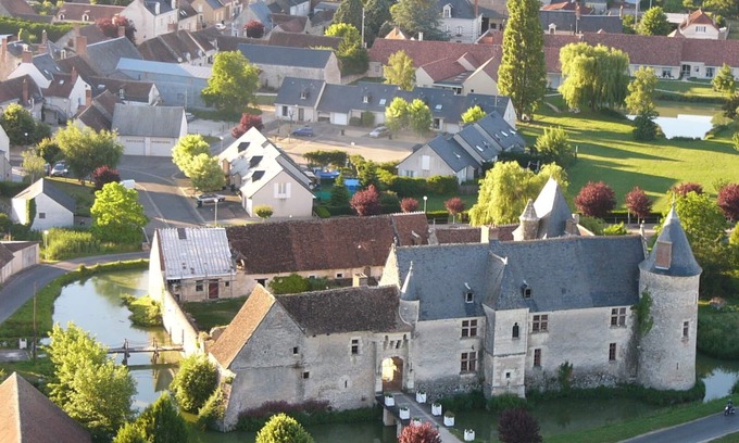 Chemery Other | Large studio/gîte in a Renaissance château 15 km from Beauval. Out of time