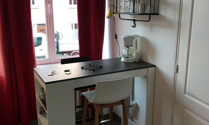 Maurepas Apartment | Large studio in an urban cottage - Free and easy sationnement