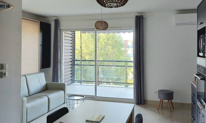 Gruissan Apartment | Large Studio in quiet residence 300m from the beach
