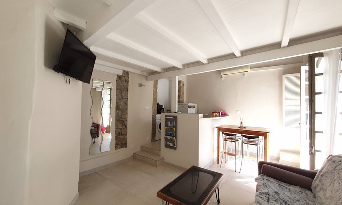 Monticello Apartment | LARGE STUDIO IN VILLAGE HOUSE NEAR THE SEA