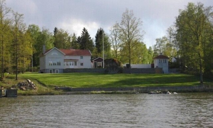 Stora Mellosa House | Large summer house directly by the Hjälmaren Sea