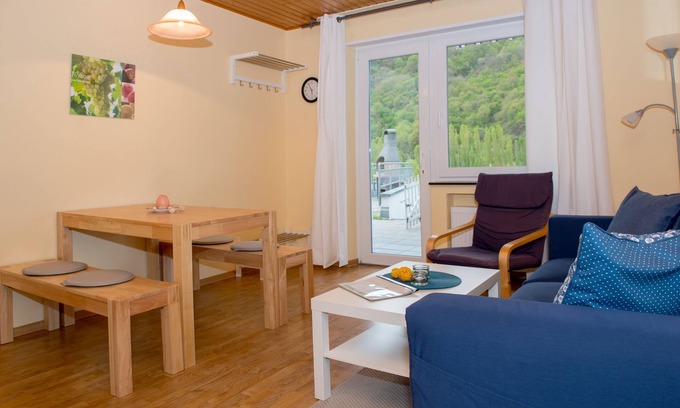 Enkirch Apartment | Large sun-drenched terrace with a view of the Moselle