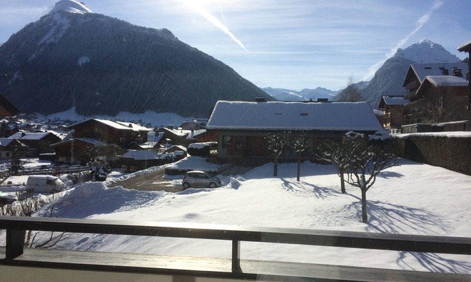 Morzine Apartment | Large sunny and bright 2 bed Apartment