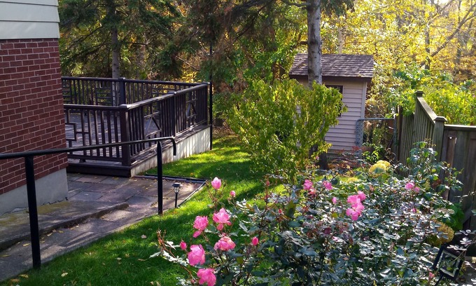 St. Catharines Apartment | Large,sunny, two-room suite accessed from deck on wooded ravine.Eat-in kitchen.