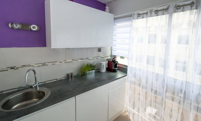 La Madeleine Apartment | LARGE TOWN STUDIO WITH PRIVATE PARKING