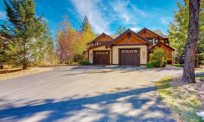 McCall House | Large townhome with outdoor kitchen, open-air fireplace & mountain views