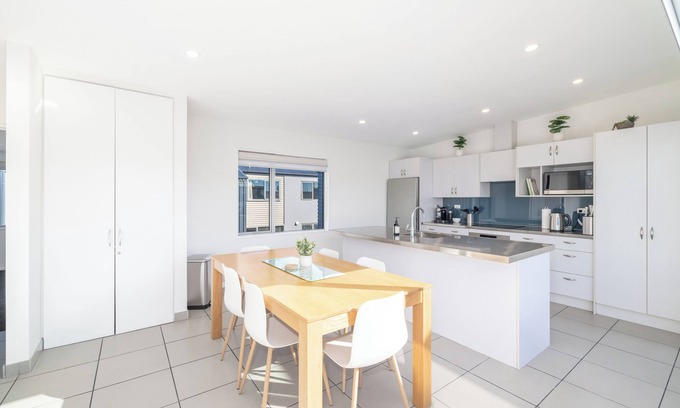 Phillipstown House | Large townhouse. Double garage plus additional parking. Full kitchen and dining.