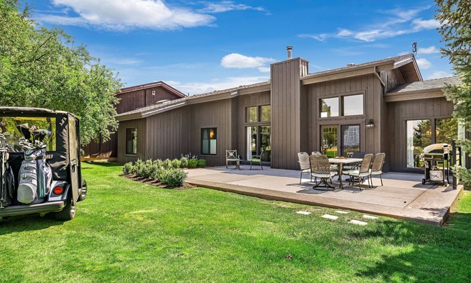 Jerome House | Large Townhouse on 18th green- beautiful location, indoor golf simulators 4 rent