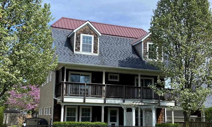 Bellaire Condo | Large Townhouse overlooking Bellaire 2 blocks away