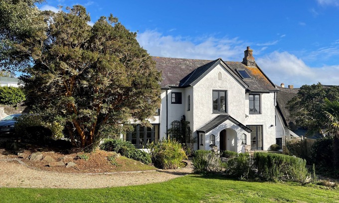 Thurlestone House | Large traditional Cottage in the heart of Thurlestone
