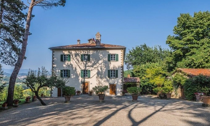 Ripoli Villa | Large Tuscan villa with private pool, AC, views