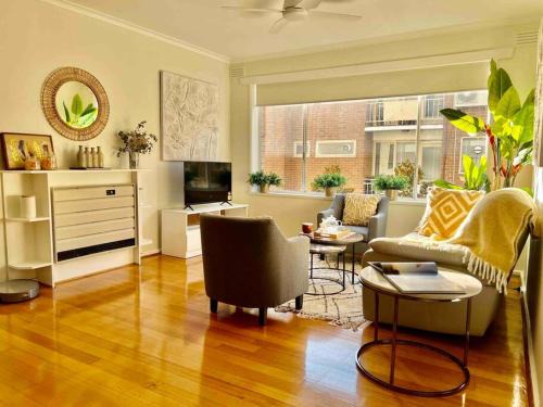 Glen Iris Apartment | Large two bedroom apartment in Glen Iris