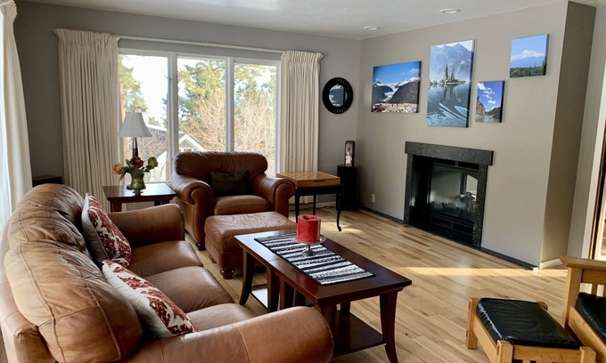 Helena House | Large Updated Family Home with Gourmet Kitchen Near Helena’s Trail System
