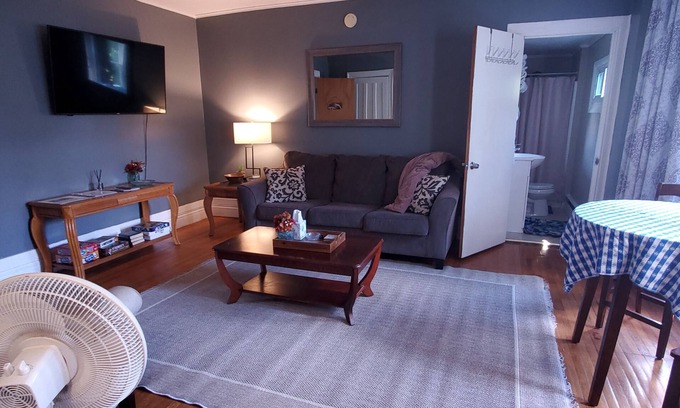 Auburn Apartment | Large Upper 1 bedroom apartment, pet friendly