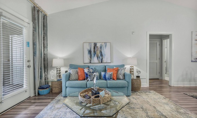 Foley Condo | Large upscale Condo near BEACHES-OWA-all sports complexes-RESORT style pool!