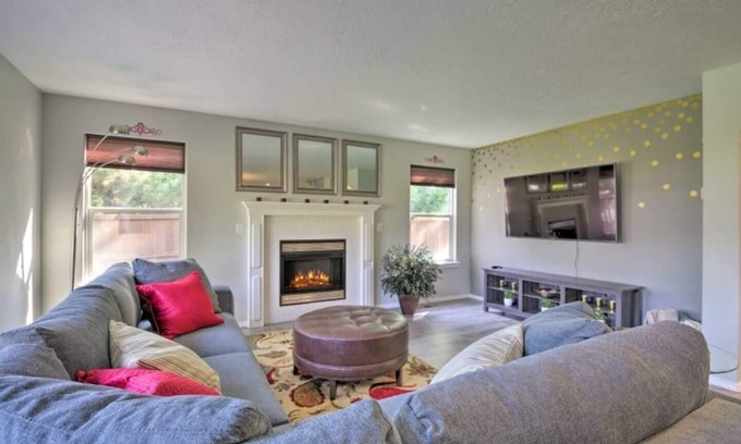 Star House | Large Upscale House for 17 with Firepit in Star