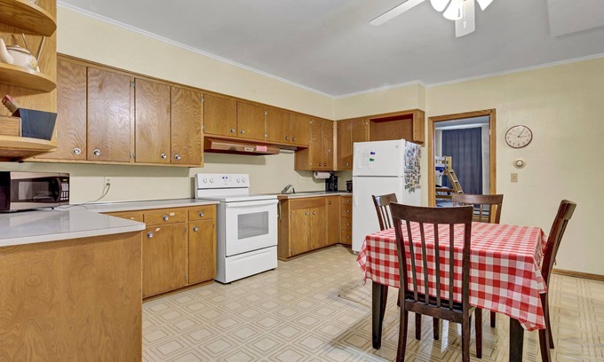 Litchfield Apartment | Large Upstairs 3Br Apartment with Roof Deck