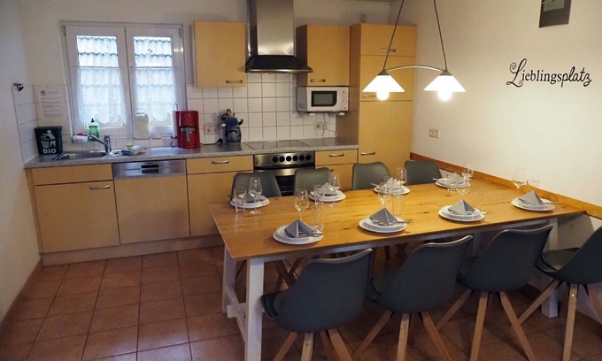 Lippertsreute Apartment | Large vacation apartment*, 120sqm, 4 bedrooms, max. 10 people (8 adults)