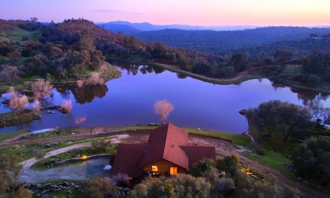 Raymond House | Large Vacation Home, Private Lake, Near Yosemite, Family Reunions, Comfortable