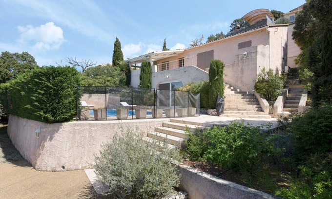 Les Hauts de Villeneuve House | Large Villa With Swimming Pool And Terraces
